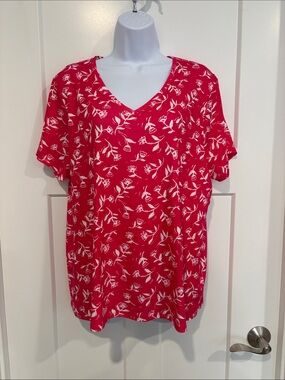 Croft & Barrows Red & White Floral V-Neck Short Sleeve Tee - Women's